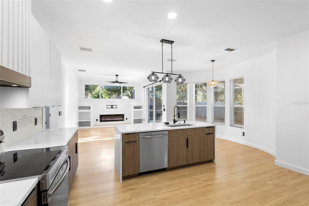 Active With Contract: $532,000 (3 beds, 2 baths, 1900 Square Feet)