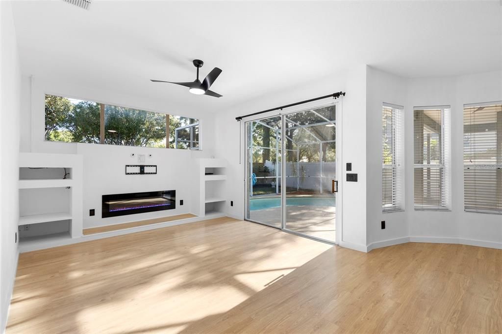 Active With Contract: $532,000 (3 beds, 2 baths, 1900 Square Feet)