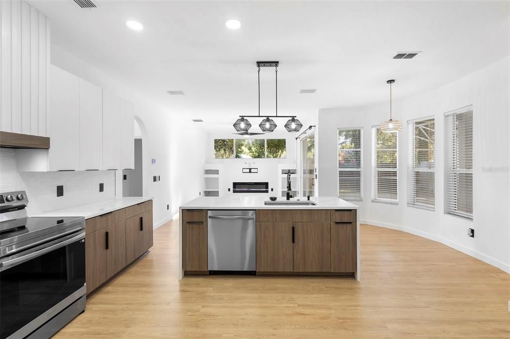 Active With Contract: $532,000 (3 beds, 2 baths, 1900 Square Feet)