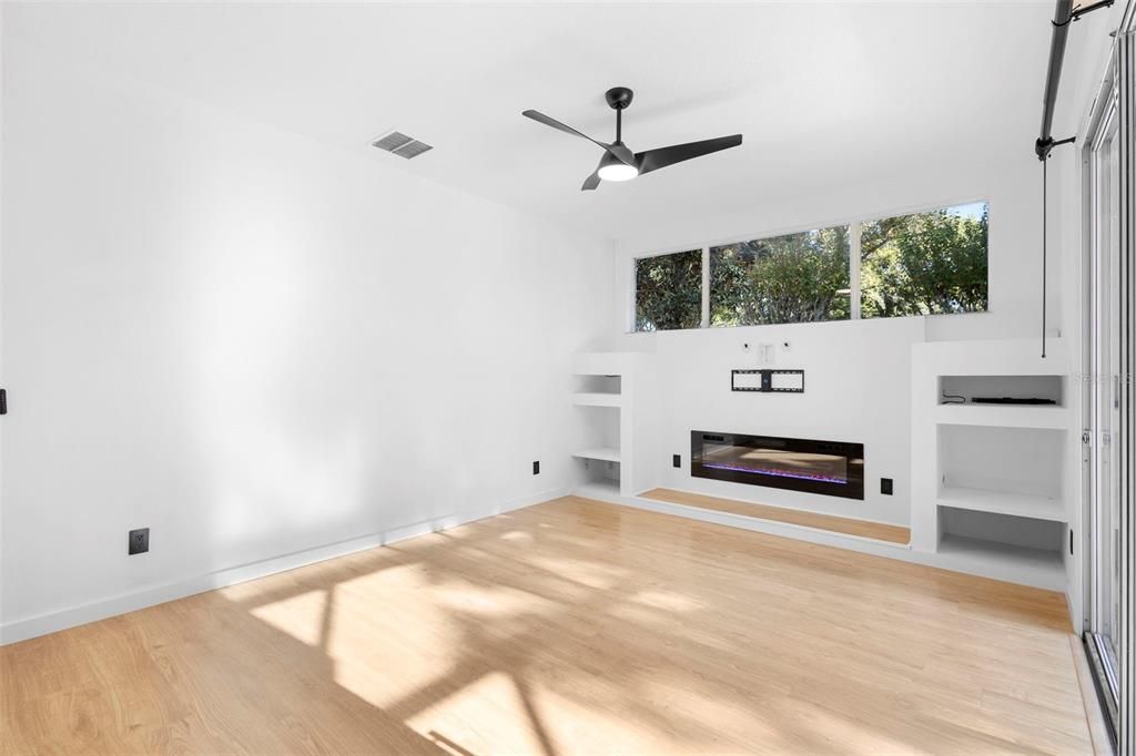 Active With Contract: $532,000 (3 beds, 2 baths, 1900 Square Feet)