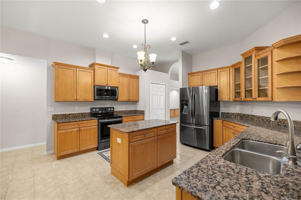 На продажу: $599,000 (4 спален, 3 ванн, 3441 Квадратных фут)