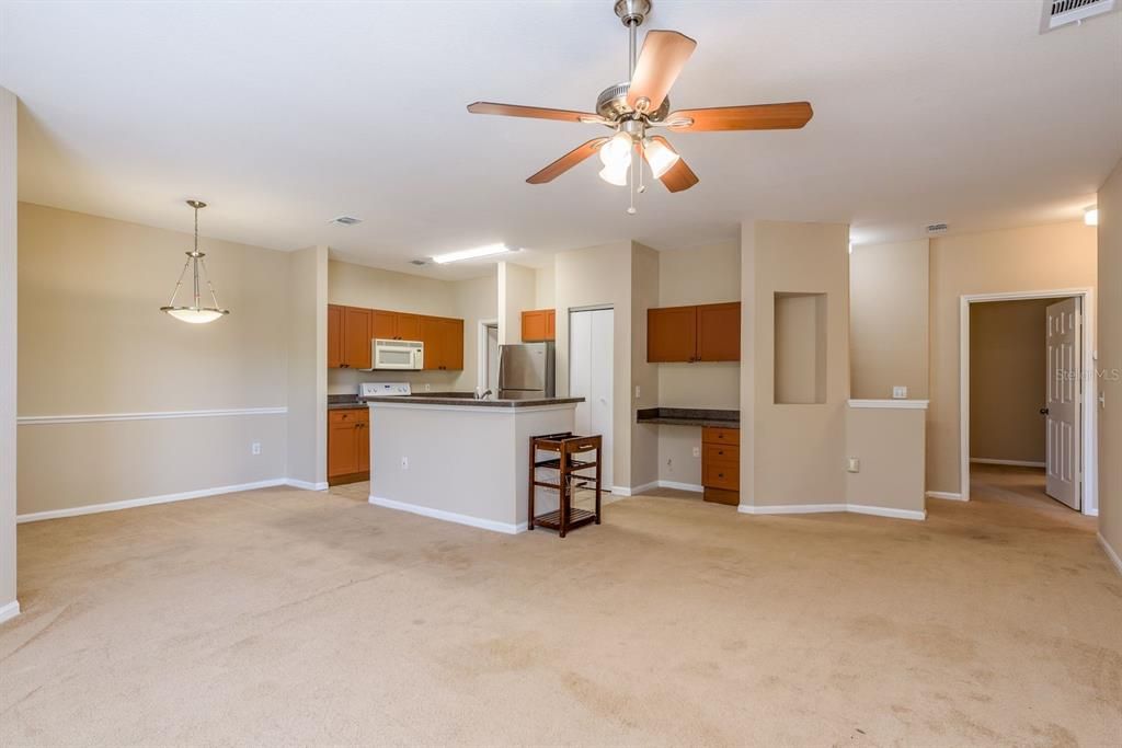 Activo con contrato: $2,200 (3 camas, 2 baños, 1510 Pies cuadrados)