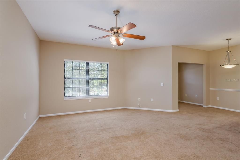 Activo con contrato: $2,200 (3 camas, 2 baños, 1510 Pies cuadrados)