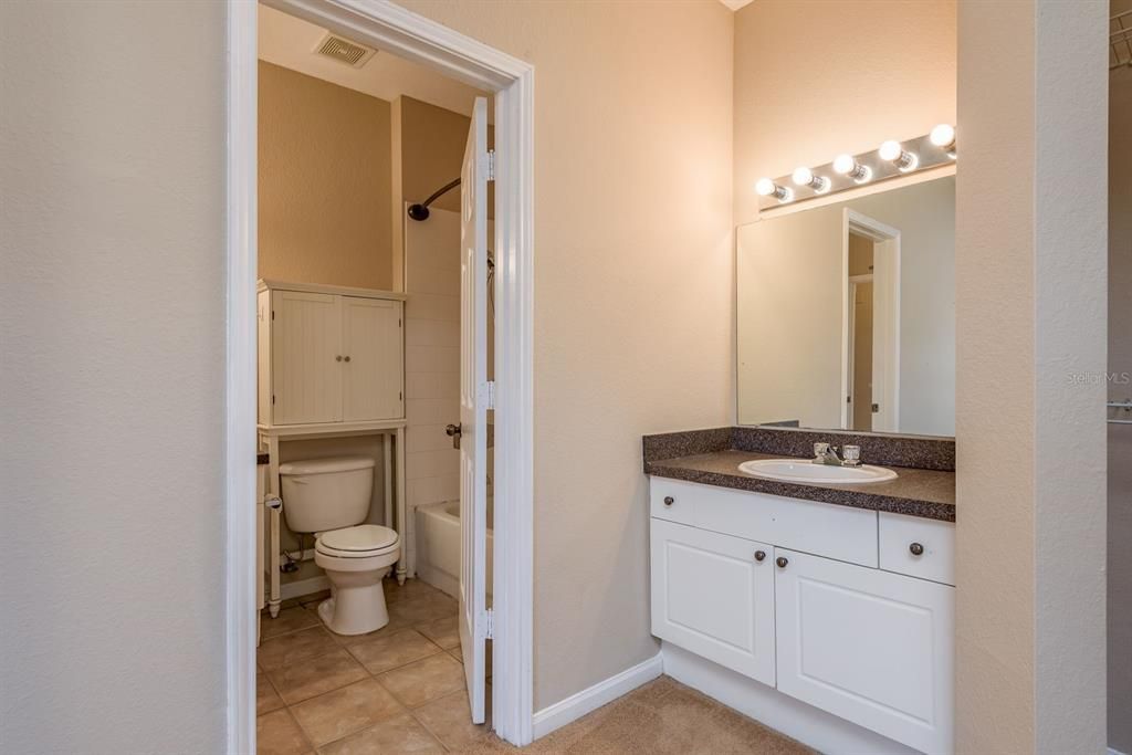 Activo con contrato: $2,200 (3 camas, 2 baños, 1510 Pies cuadrados)