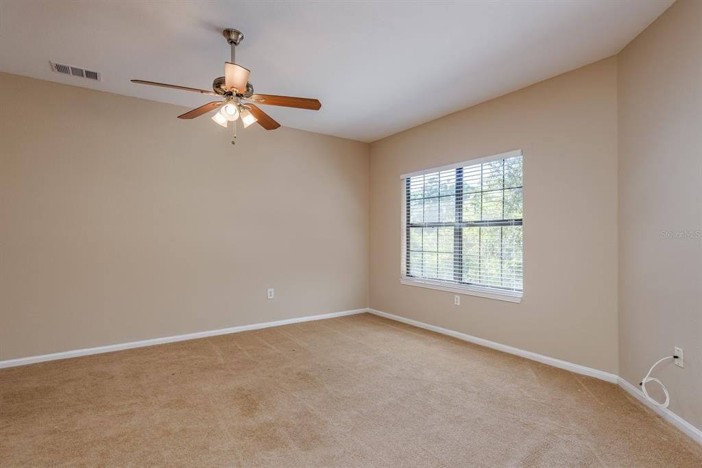 Activo con contrato: $2,200 (3 camas, 2 baños, 1510 Pies cuadrados)