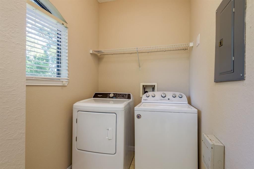 Activo con contrato: $2,200 (3 camas, 2 baños, 1510 Pies cuadrados)