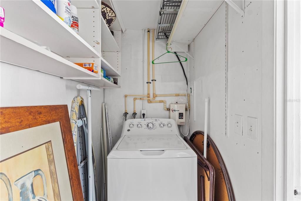 For Sale: $225,000 (2 beds, 2 baths, 1208 Square Feet)