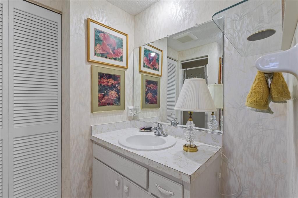 For Sale: $225,000 (2 beds, 2 baths, 1208 Square Feet)