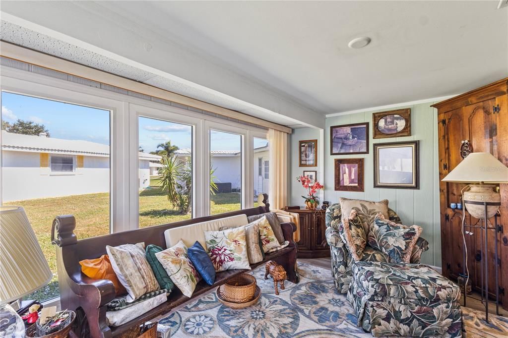 For Sale: $225,000 (2 beds, 2 baths, 1208 Square Feet)