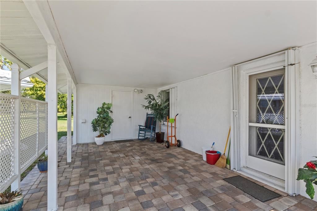 For Sale: $225,000 (2 beds, 2 baths, 1208 Square Feet)