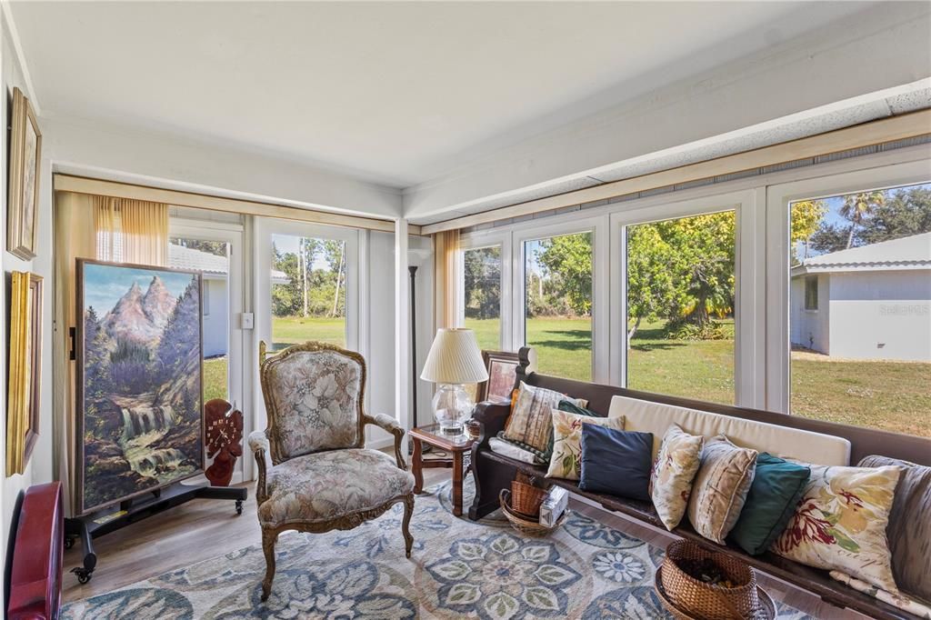 For Sale: $225,000 (2 beds, 2 baths, 1208 Square Feet)