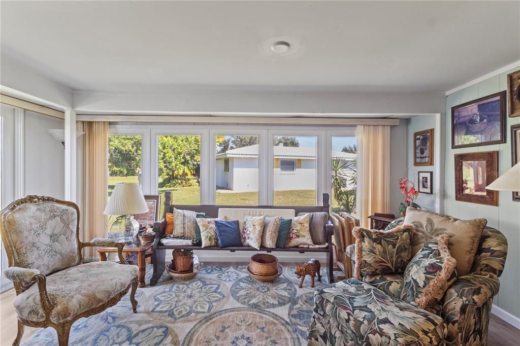 For Sale: $225,000 (2 beds, 2 baths, 1208 Square Feet)