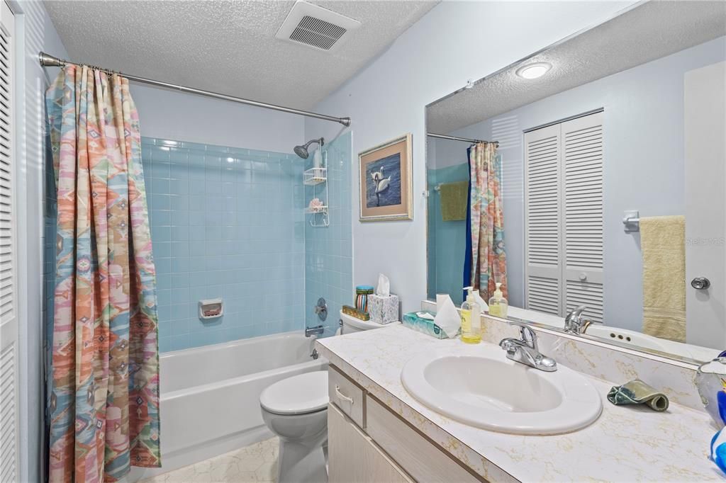 For Sale: $225,000 (2 beds, 2 baths, 1208 Square Feet)