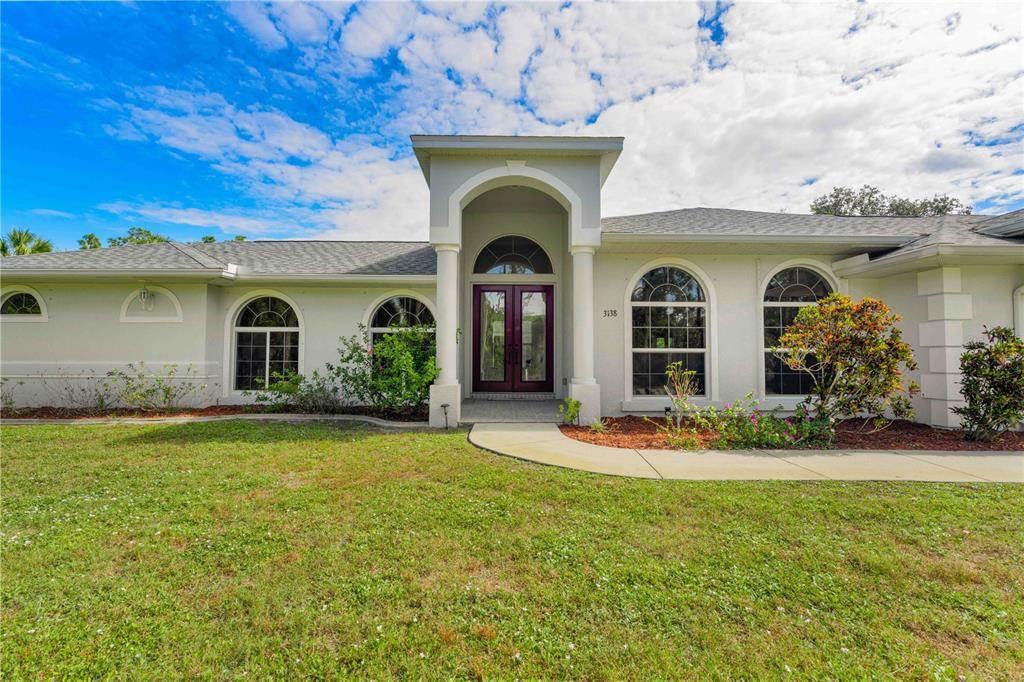 Activo con contrato: $615,000 (4 camas, 3 baños, 3112 Pies cuadrados)