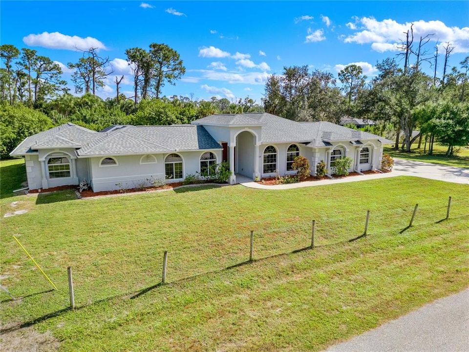 Activo con contrato: $615,000 (4 camas, 3 baños, 3112 Pies cuadrados)