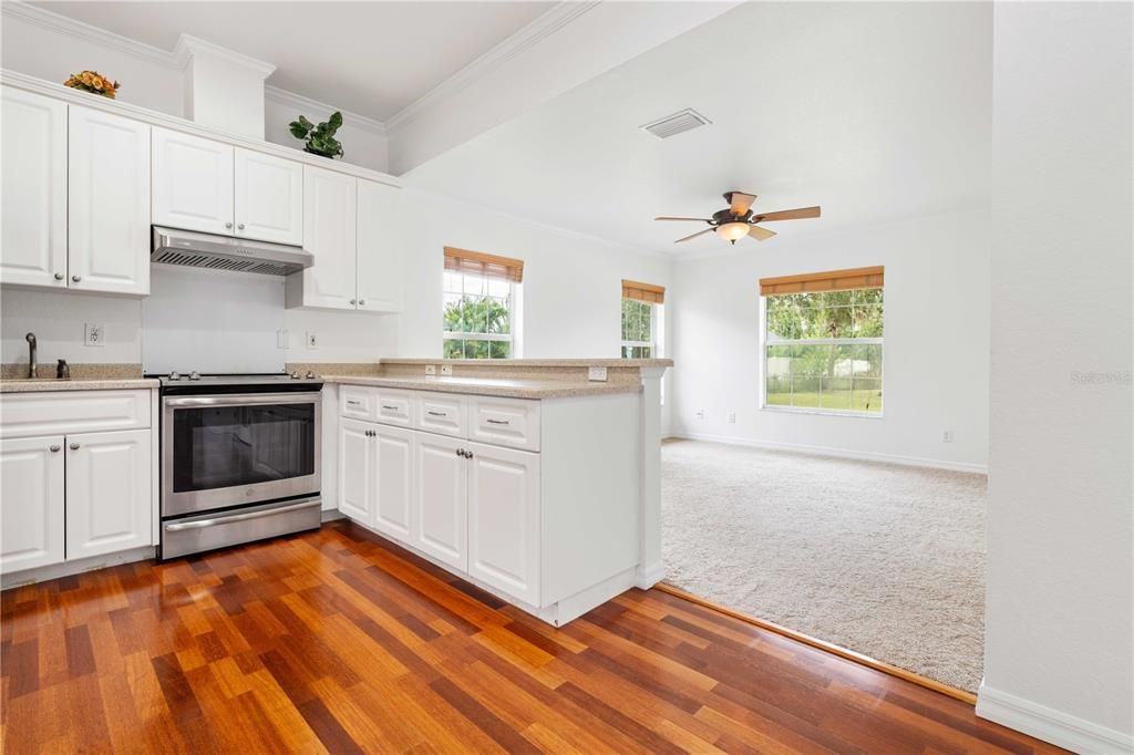 Activo con contrato: $615,000 (4 camas, 3 baños, 3112 Pies cuadrados)