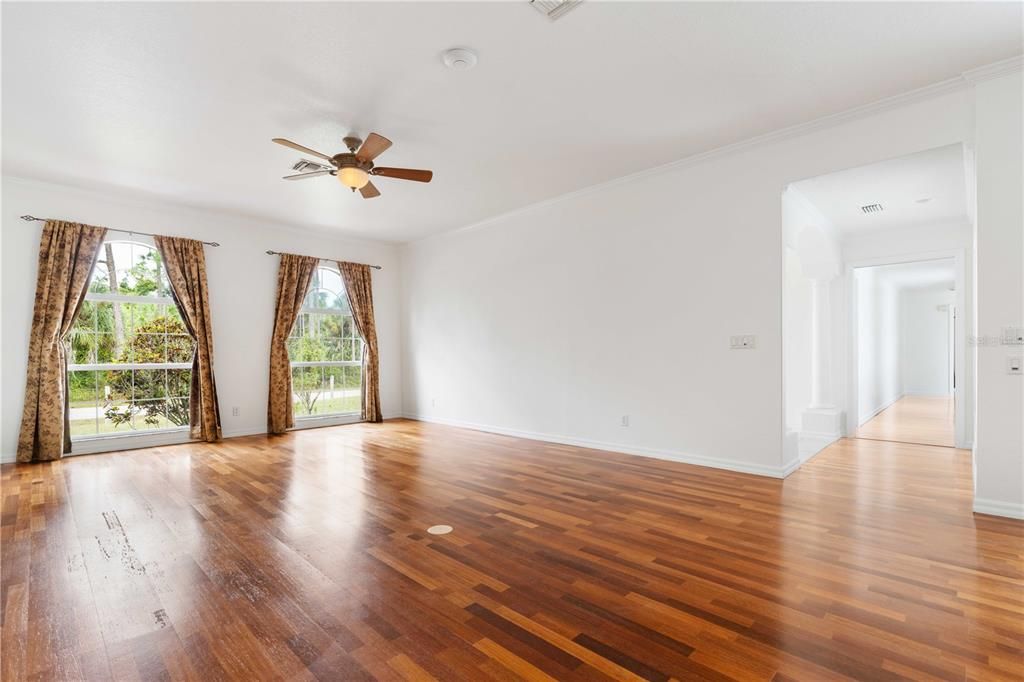 Activo con contrato: $615,000 (4 camas, 3 baños, 3112 Pies cuadrados)