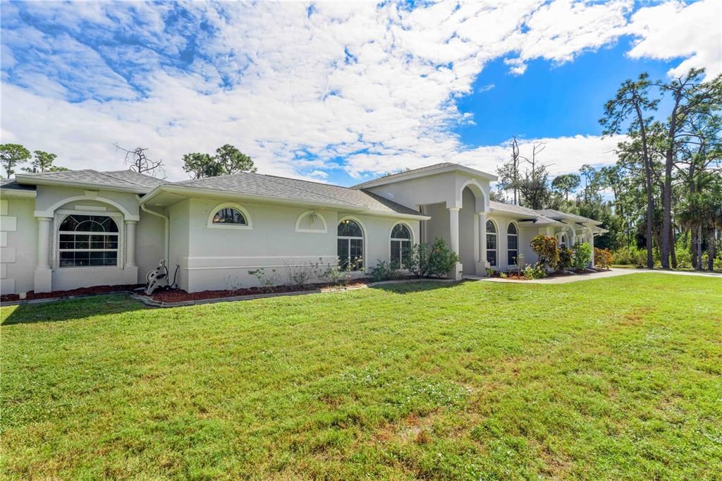 Activo con contrato: $615,000 (4 camas, 3 baños, 3112 Pies cuadrados)