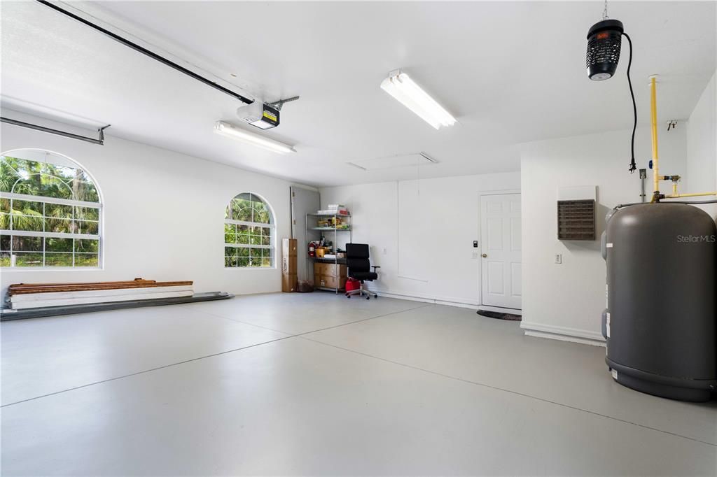 Activo con contrato: $615,000 (4 camas, 3 baños, 3112 Pies cuadrados)