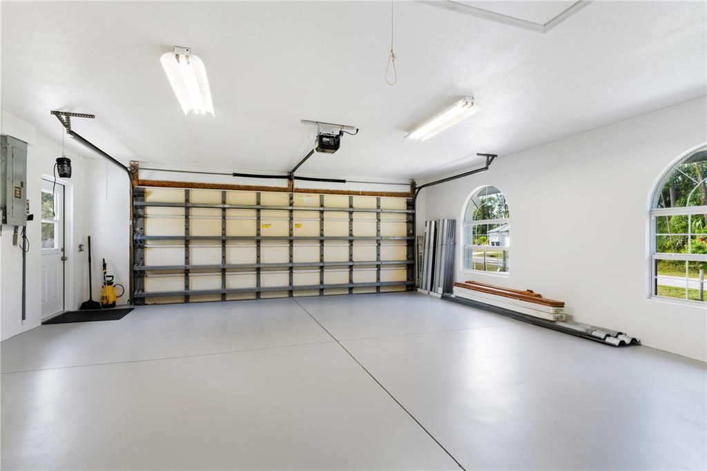 Activo con contrato: $615,000 (4 camas, 3 baños, 3112 Pies cuadrados)