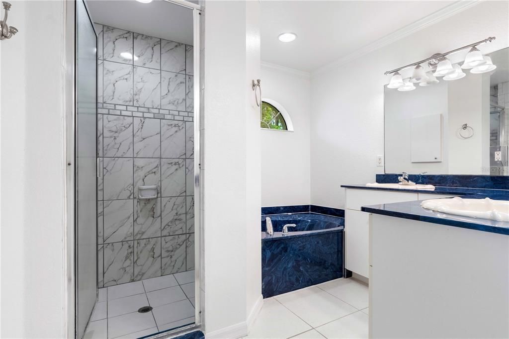 Activo con contrato: $615,000 (4 camas, 3 baños, 3112 Pies cuadrados)