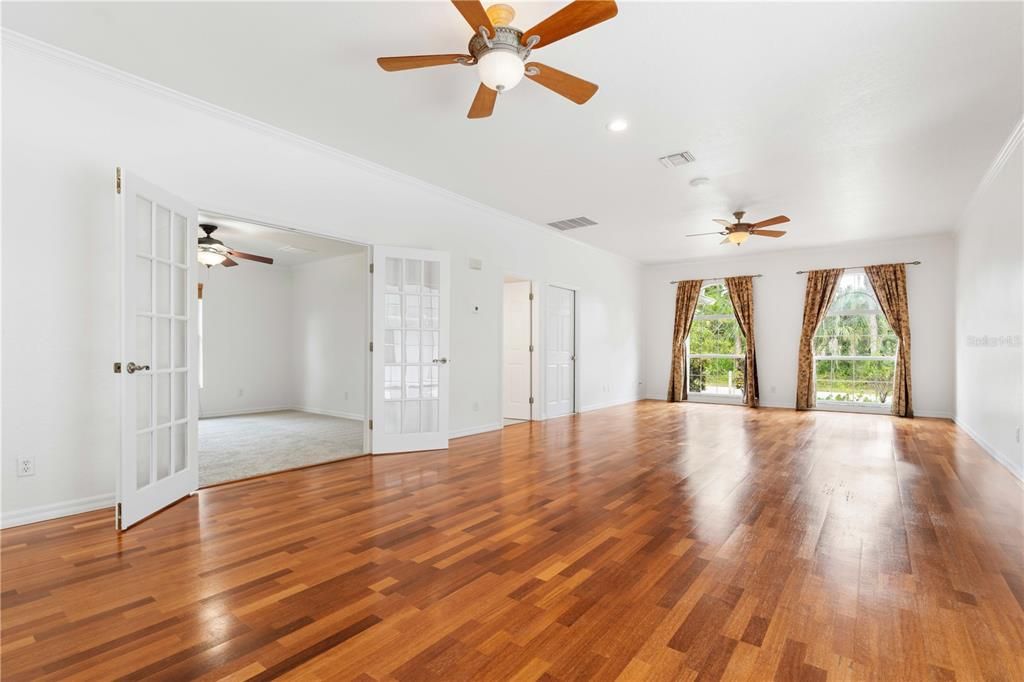 Activo con contrato: $615,000 (4 camas, 3 baños, 3112 Pies cuadrados)