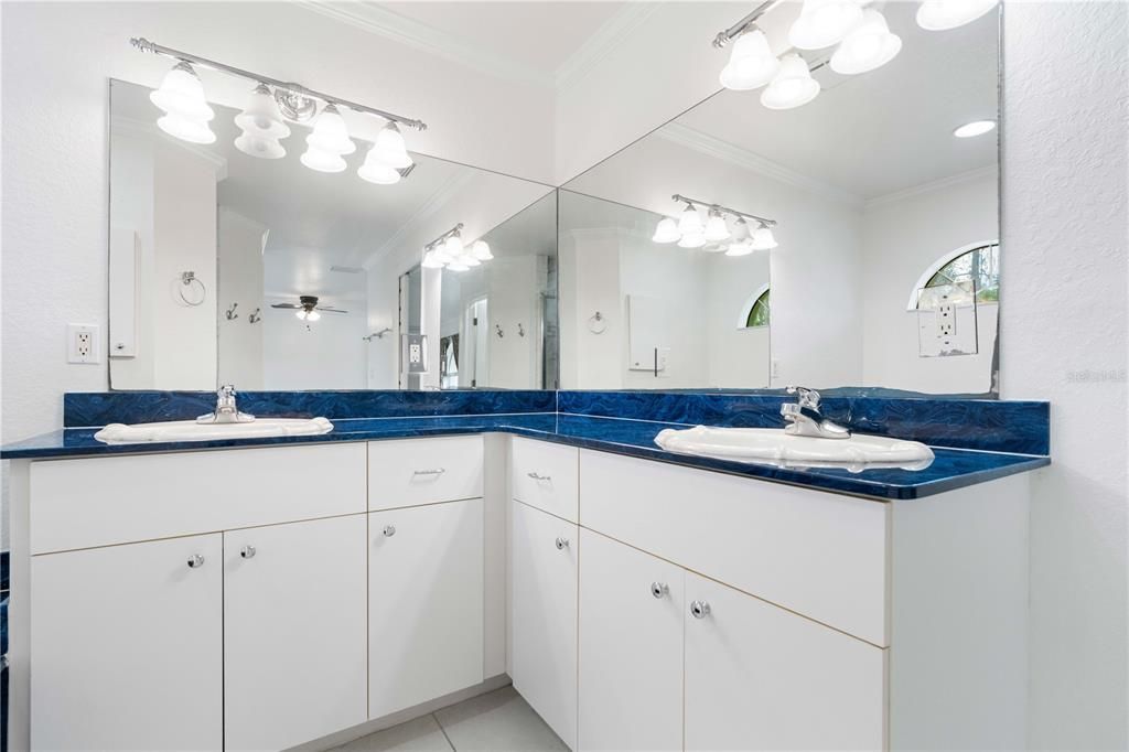 Activo con contrato: $615,000 (4 camas, 3 baños, 3112 Pies cuadrados)