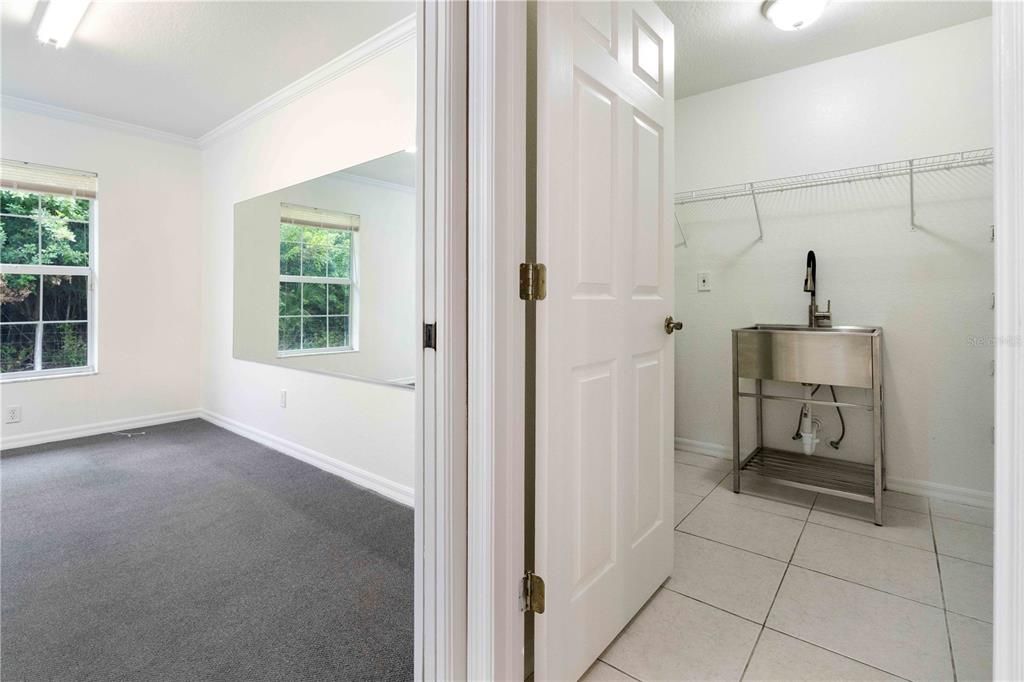 Activo con contrato: $615,000 (4 camas, 3 baños, 3112 Pies cuadrados)