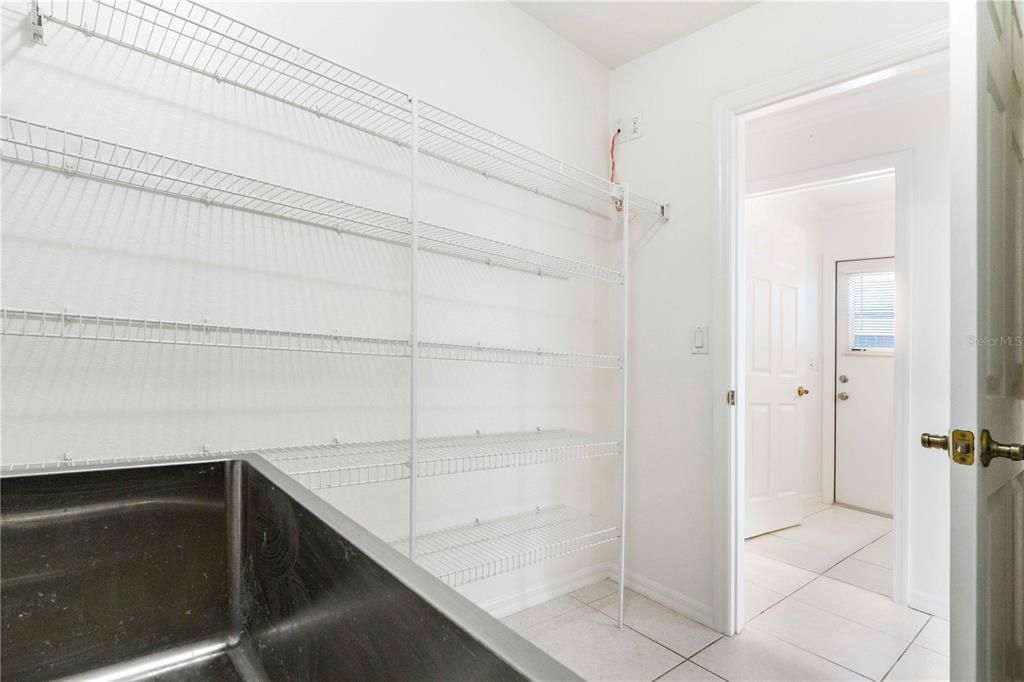 Activo con contrato: $615,000 (4 camas, 3 baños, 3112 Pies cuadrados)