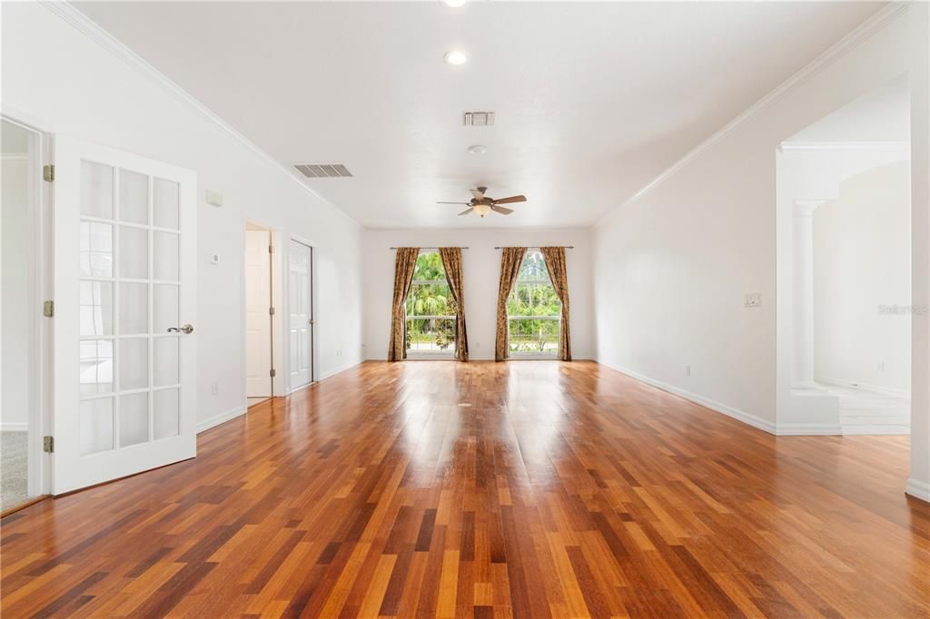 Activo con contrato: $615,000 (4 camas, 3 baños, 3112 Pies cuadrados)