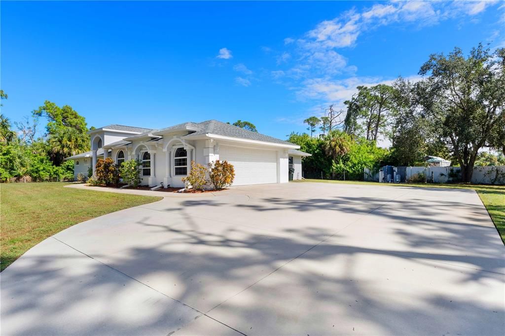 Activo con contrato: $615,000 (4 camas, 3 baños, 3112 Pies cuadrados)