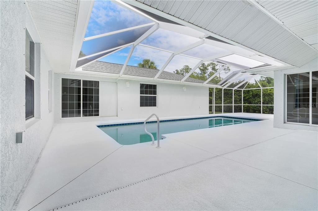 Activo con contrato: $615,000 (4 camas, 3 baños, 3112 Pies cuadrados)