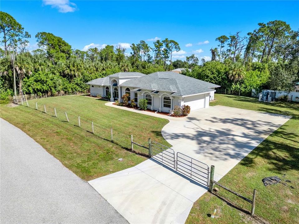 Activo con contrato: $615,000 (4 camas, 3 baños, 3112 Pies cuadrados)