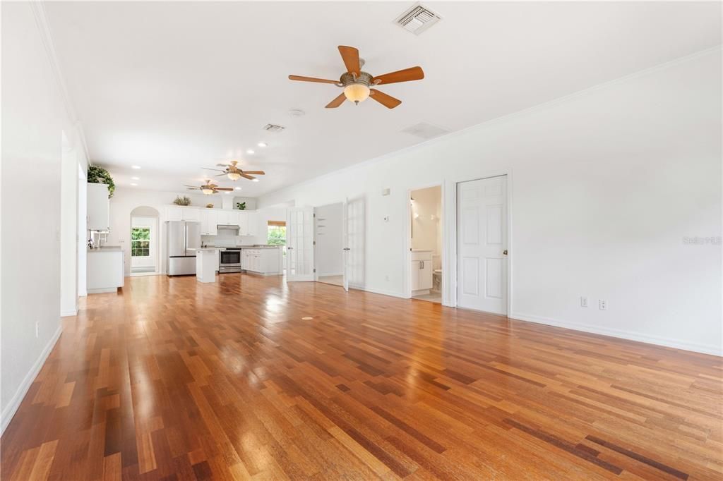 Activo con contrato: $615,000 (4 camas, 3 baños, 3112 Pies cuadrados)