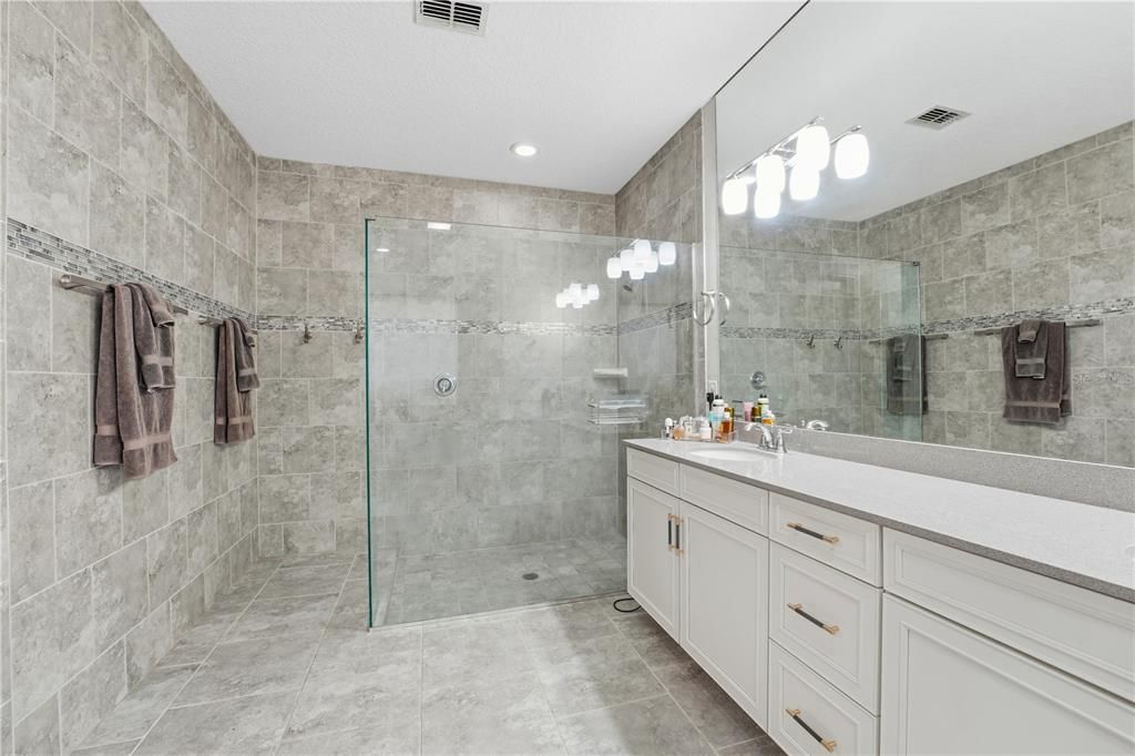 For Sale: $1,090,000 (5 beds, 4 baths, 4478 Square Feet)