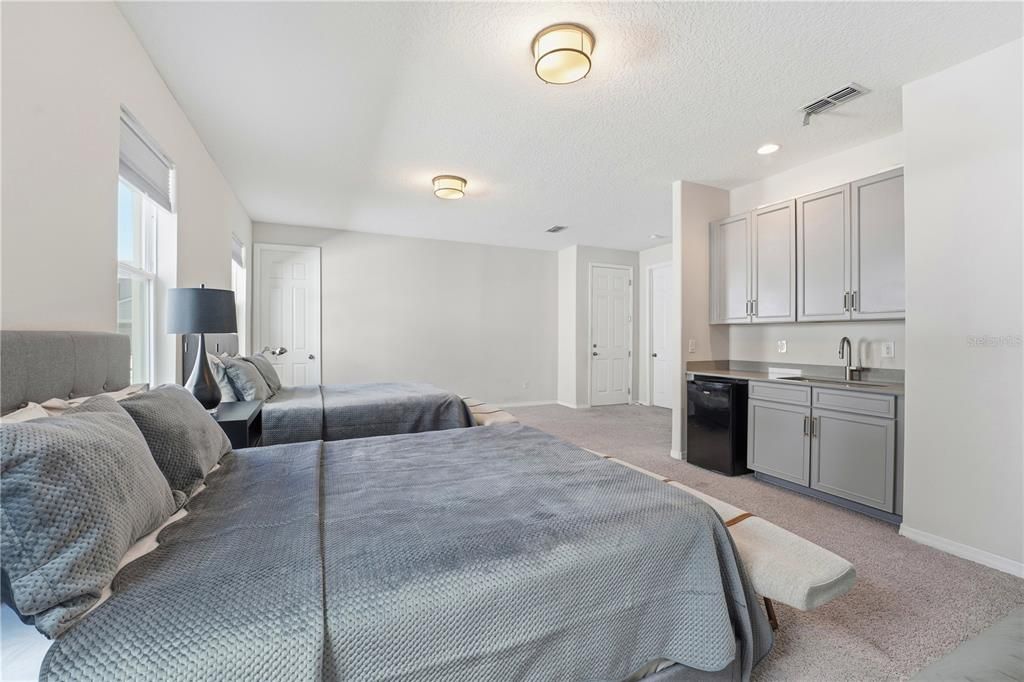 For Sale: $1,090,000 (5 beds, 4 baths, 4478 Square Feet)