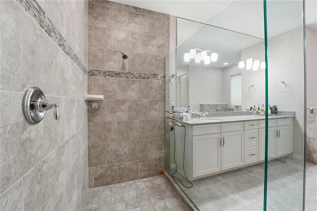 For Sale: $1,090,000 (5 beds, 4 baths, 4478 Square Feet)