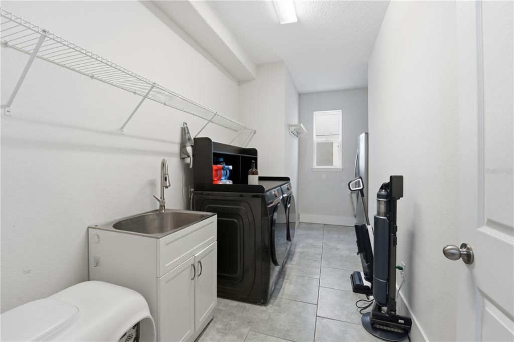 For Sale: $1,090,000 (5 beds, 4 baths, 4478 Square Feet)