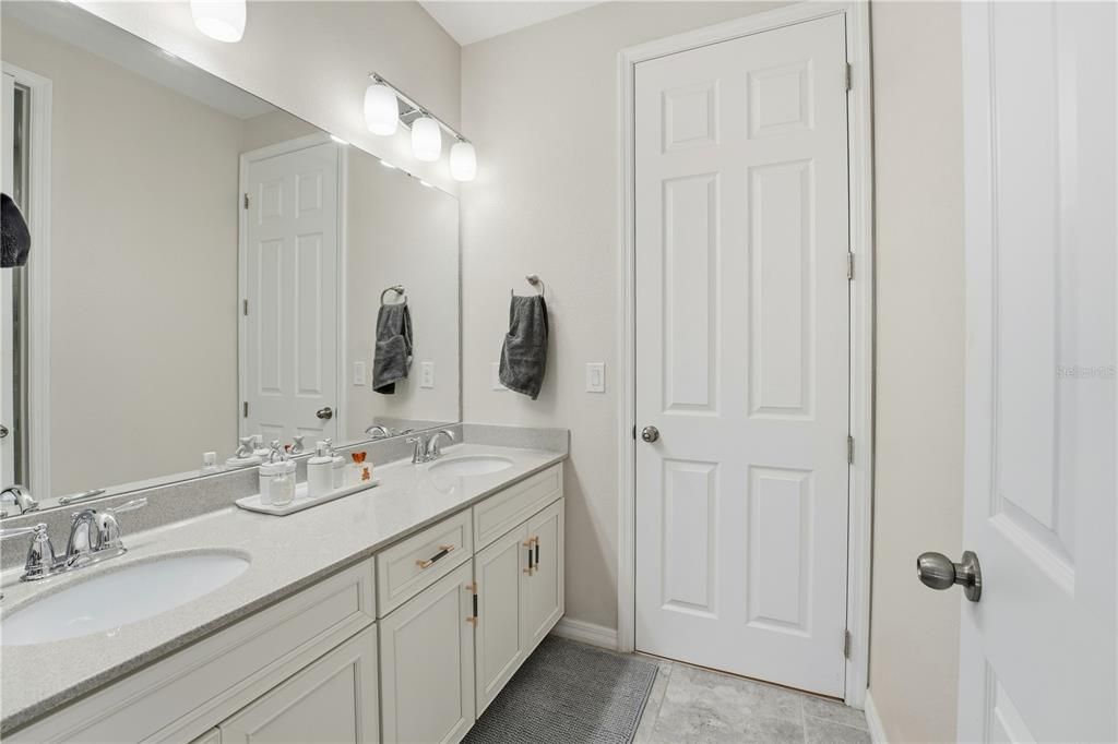 For Sale: $1,090,000 (5 beds, 4 baths, 4478 Square Feet)