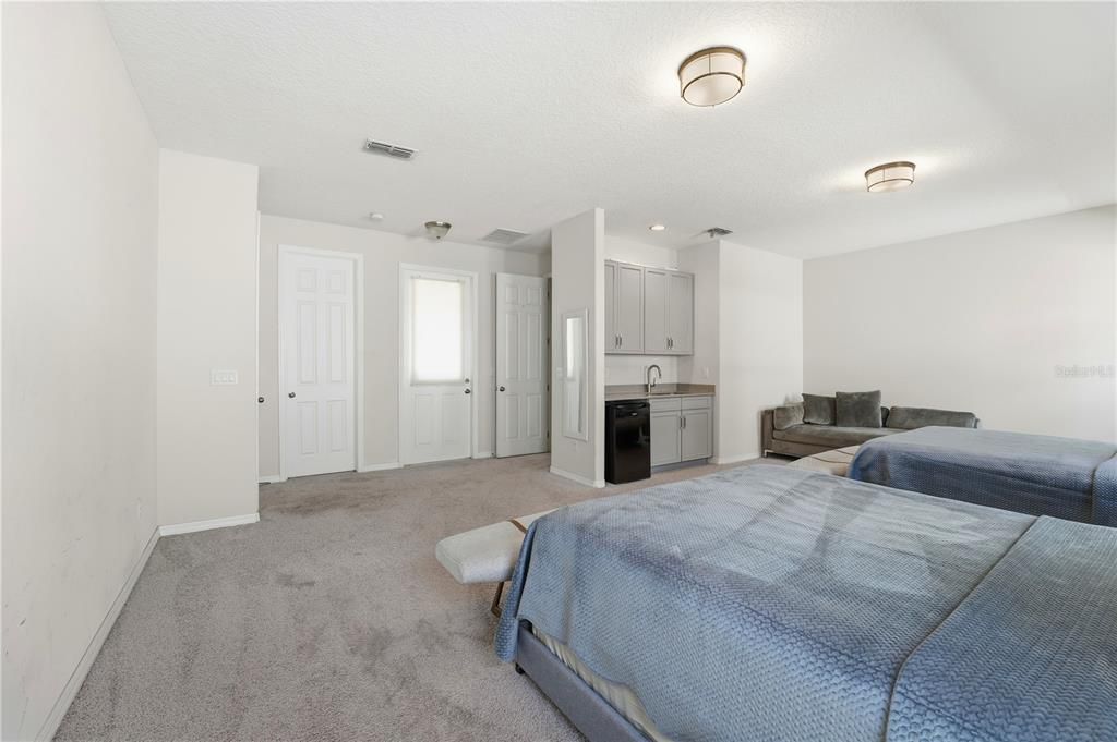 For Sale: $1,090,000 (5 beds, 4 baths, 4478 Square Feet)