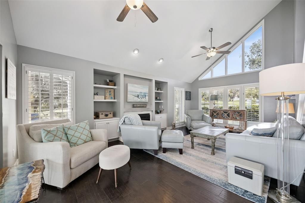 合同活跃: $895,000 (3 贝兹, 2 浴室, 2172 平方英尺)