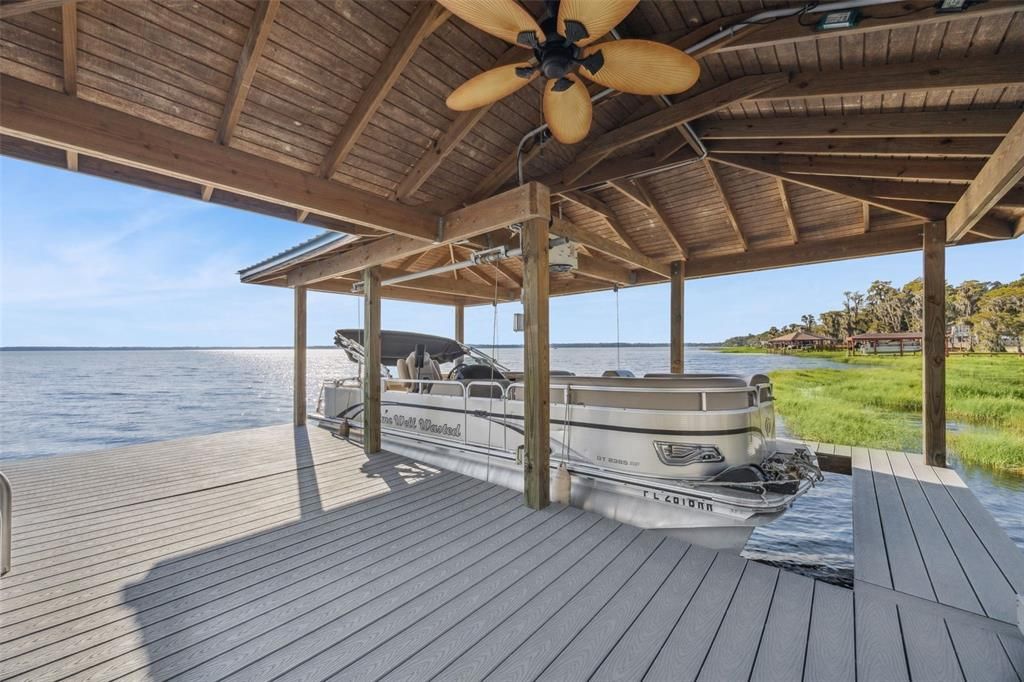 合同活跃: $895,000 (3 贝兹, 2 浴室, 2172 平方英尺)