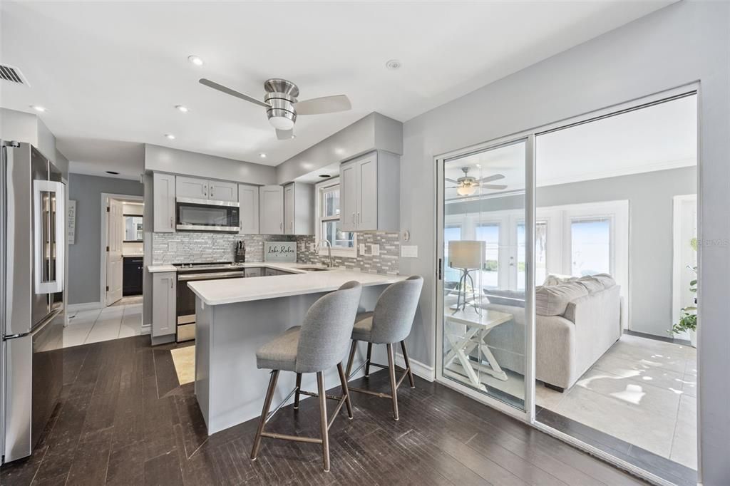 合同活跃: $895,000 (3 贝兹, 2 浴室, 2172 平方英尺)