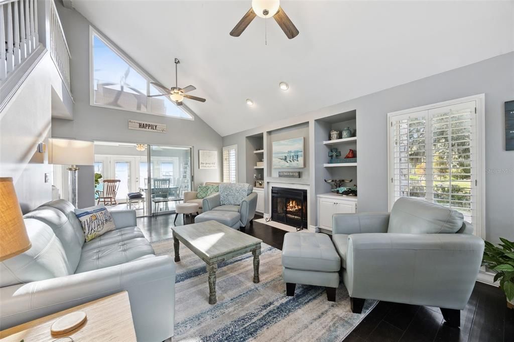 合同活跃: $895,000 (3 贝兹, 2 浴室, 2172 平方英尺)