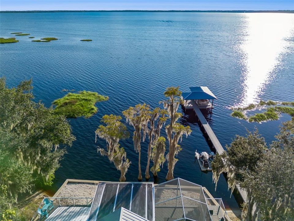 合同活跃: $895,000 (3 贝兹, 2 浴室, 2172 平方英尺)