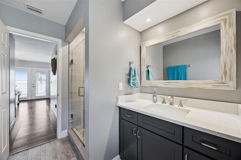 合同活跃: $895,000 (3 贝兹, 2 浴室, 2172 平方英尺)