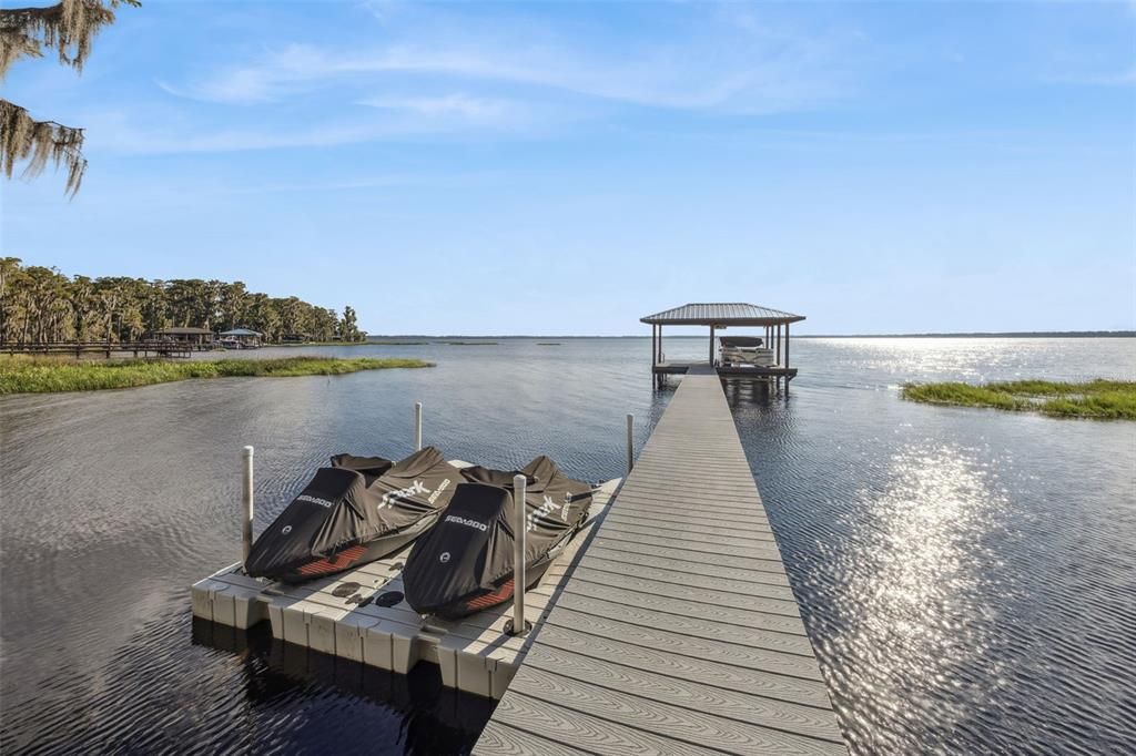 合同活跃: $895,000 (3 贝兹, 2 浴室, 2172 平方英尺)