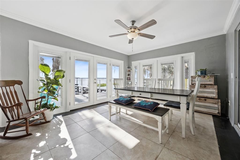 合同活跃: $895,000 (3 贝兹, 2 浴室, 2172 平方英尺)