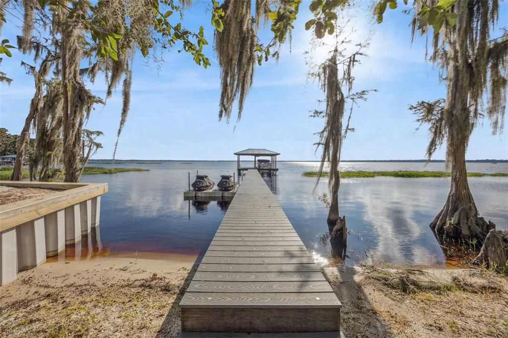 合同活跃: $895,000 (3 贝兹, 2 浴室, 2172 平方英尺)