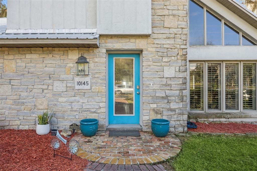 合同活跃: $895,000 (3 贝兹, 2 浴室, 2172 平方英尺)